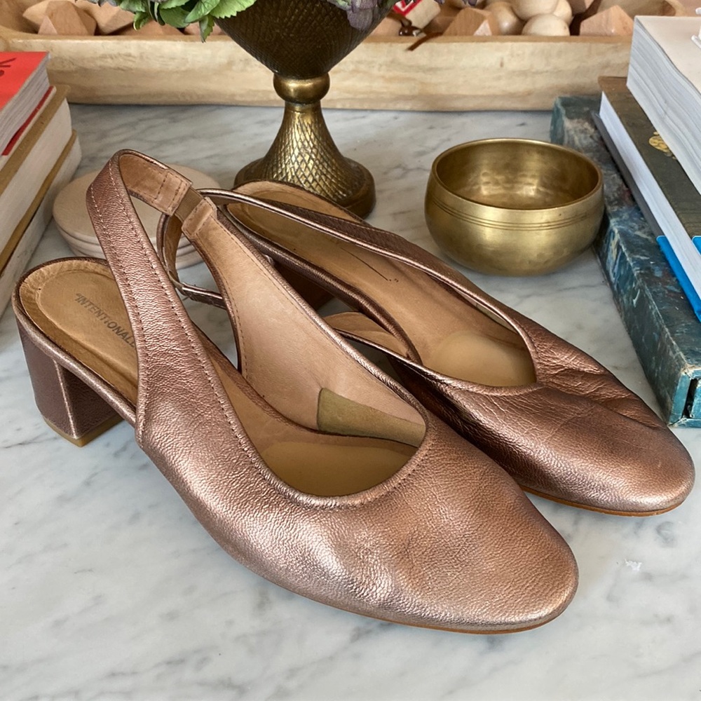 Intentionally ___ (blank) rose gold sling back pumps
